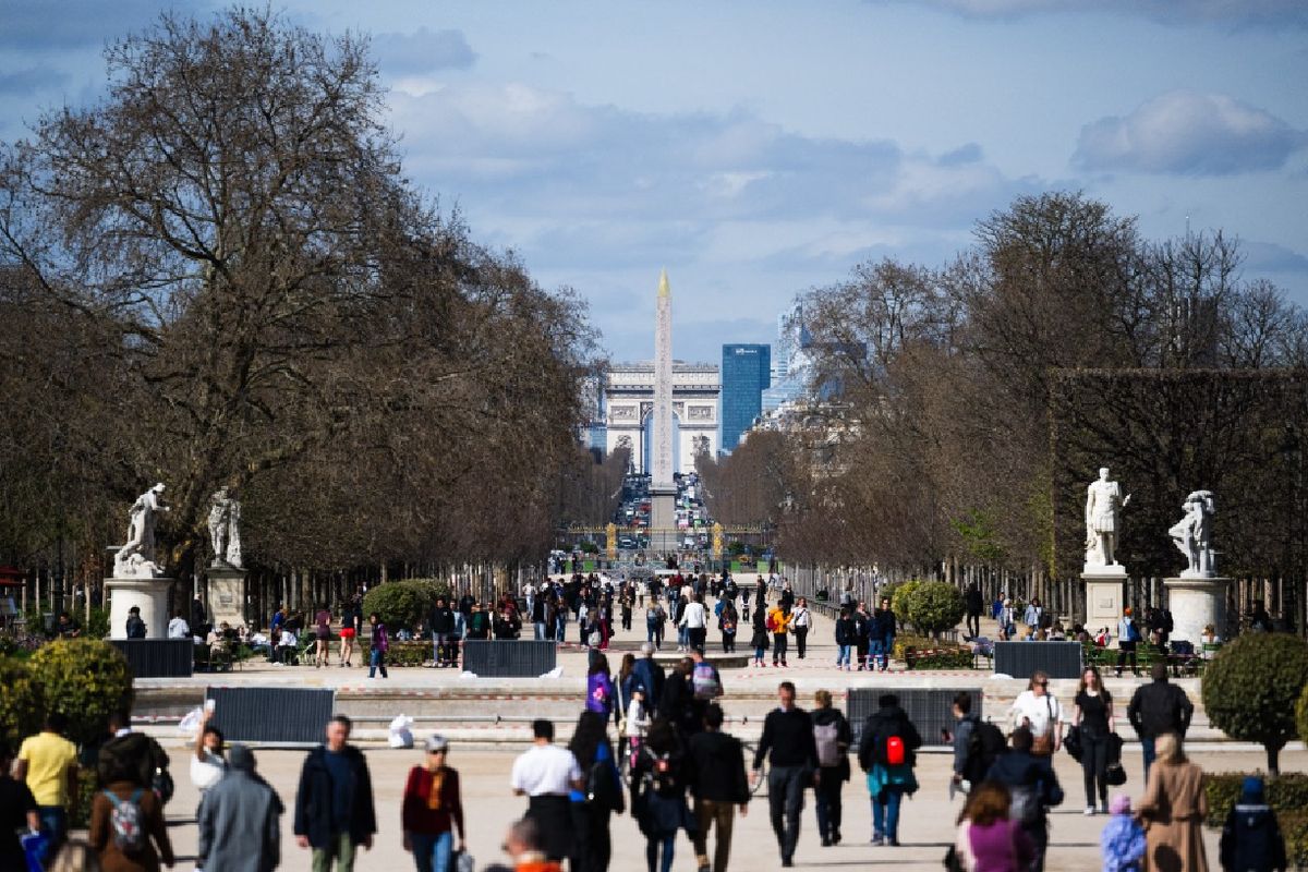 Os Jardins das Tulherias, perto do Louvre, são ponto turístico obrigatório em Paris